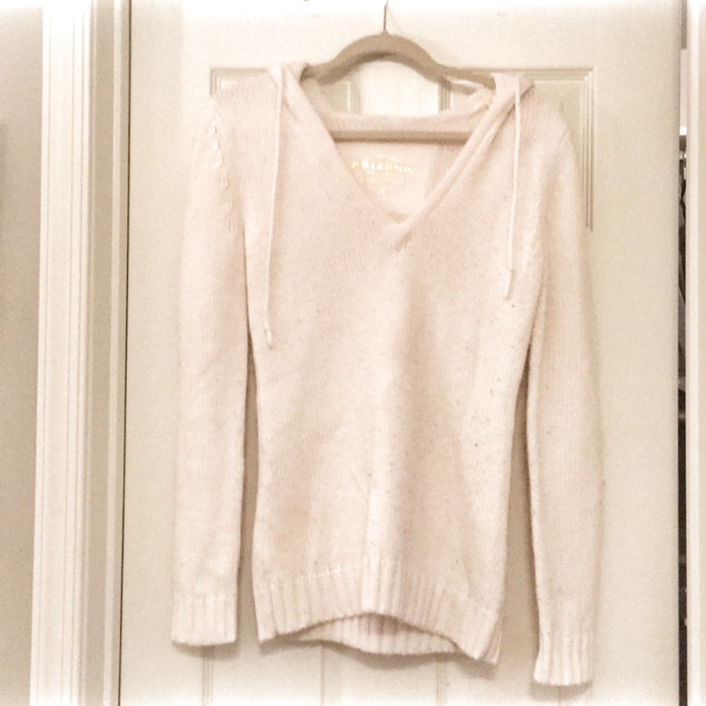 Arizona large cream colored sweater runs small/Med